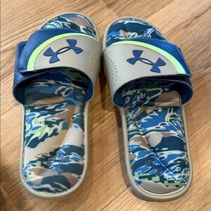 Under Armour Kids Camo Slide Sandals - Blue and Tan size Y6